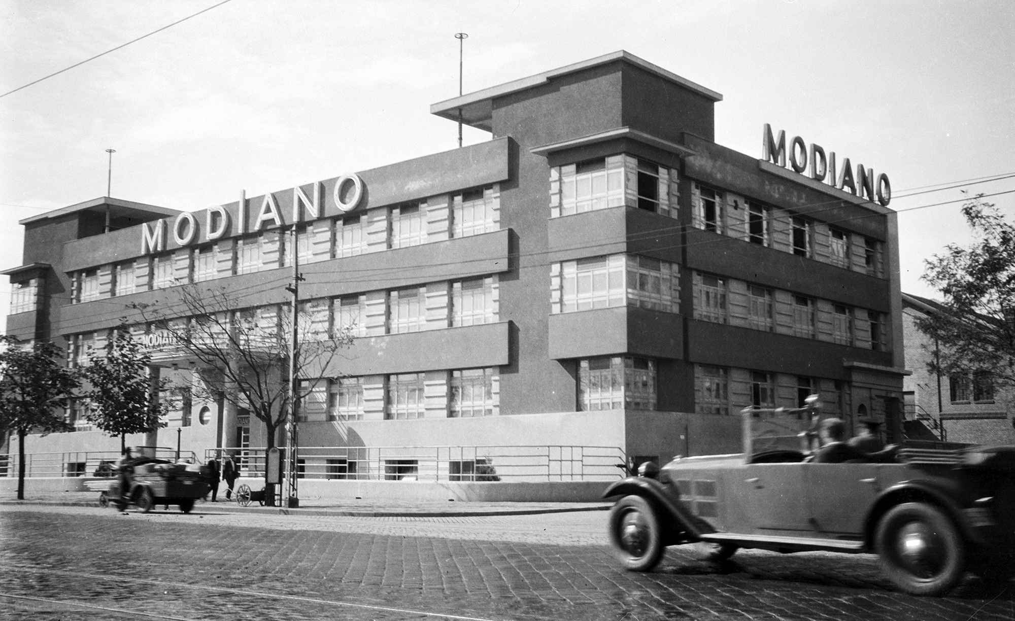 The Art Deco-style building of the Modiano S.D. factory in Budapest, Váci út, 1932 Fortepan, Szemere Ákos